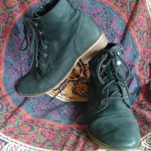 Steve Madden Black Lace up Ankle Boots